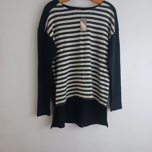 Love 21 knit  sweater striped high low size M - Picture 1 of 5